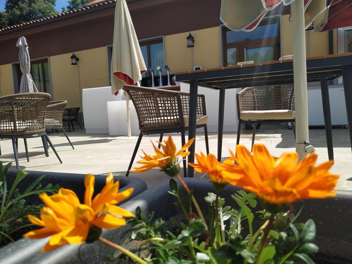 Hotel Restaurante Val Antas de Ulla Buitenkant foto